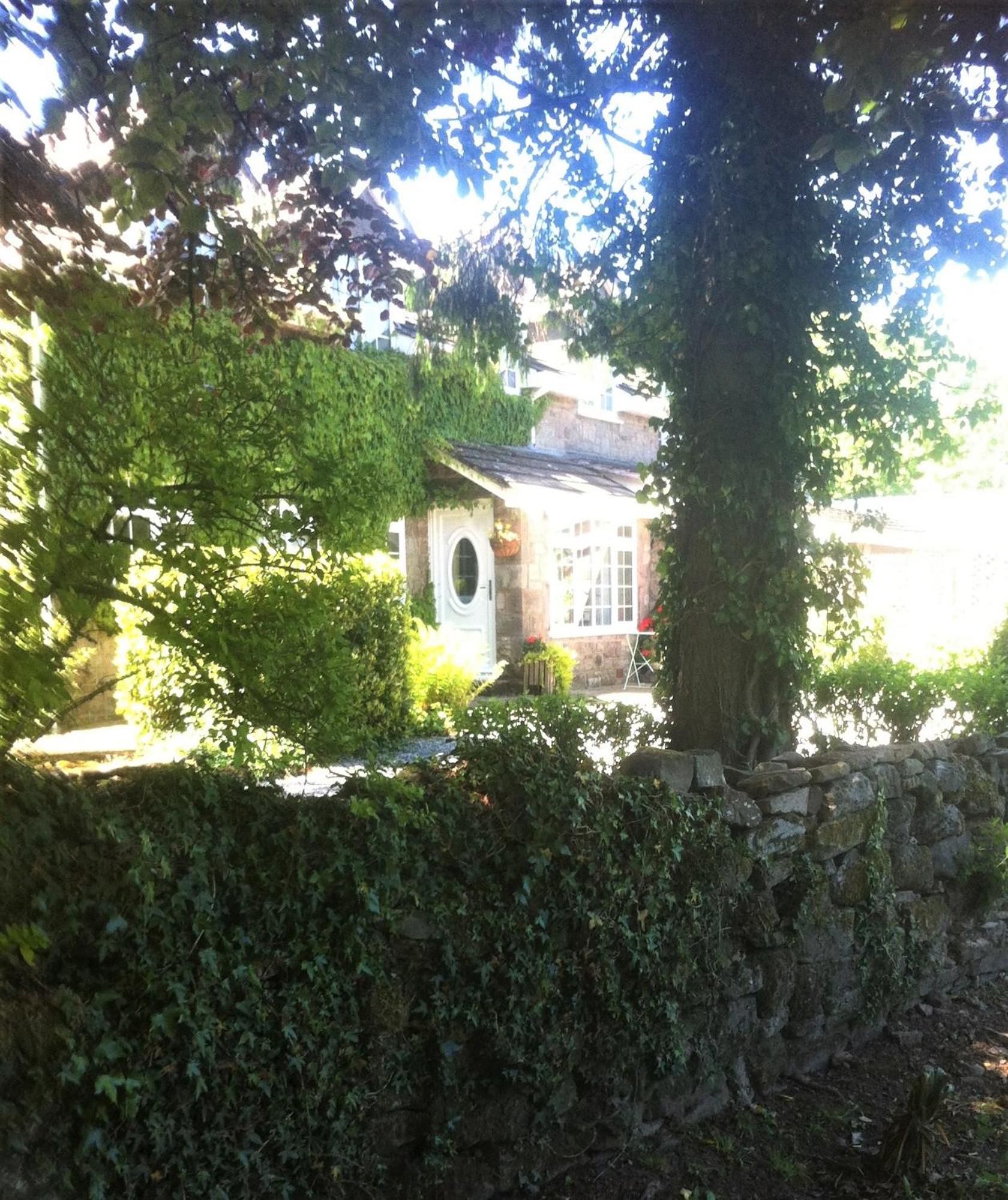 Charming Cottage Within Farmhouse 蒙默思 外观 照片